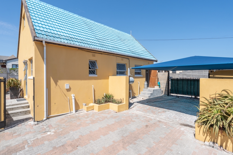 5 Bedroom Property for Sale in Bay View Western Cape